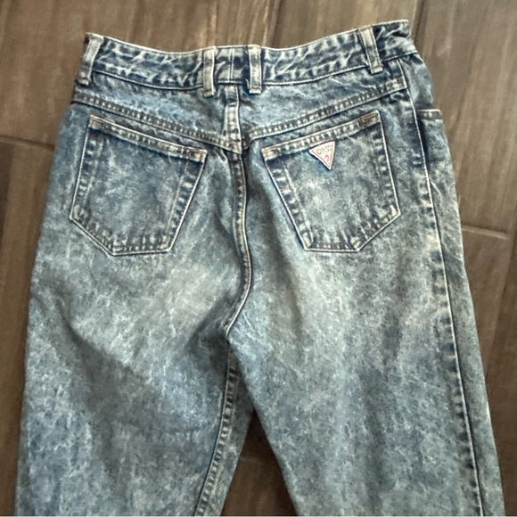 VTG Guess Medium Wash Mom Jeans Sz 32 - Picture 5 of 8
